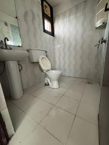 Bathroom Image of 1350 Sq.ft 3 BHK Apartment / Flat for rent in Mahagun Mosaic, Vaishali Ghaziabad for Rs. 35000