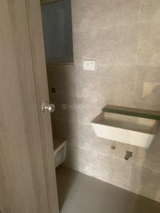 Bathroom Image of 1200 Sq.ft 2.5 BHK Apartment / Flat for sale in Amanora Sterling Towers R4, Hadapsar Pune for Rs. 14200000