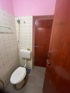 Bathroom Image of 750 Sq.ft 2 BHK Independent House for rent in Palavakkam, Sholinganallur Chennai for Rs. 15000