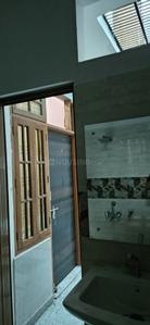 Bathroom Image of 1200 Sq.ft 2 BHK Builder Floor for rent in Gomti Nagar Lucknow for Rs. 16000