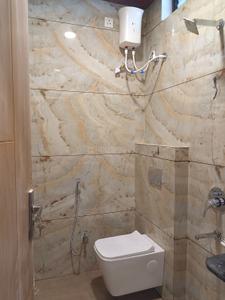 Bathroom Image of 621 Sq.ft 1 BHK Apartment / Flat for rent in Nipania Indore for Rs. 16000