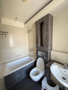 Bathroom Image of 1400 Sq.ft 3 BHK Apartment / Flat for rent in Lodha Luxuria, Thane West Thane for Rs. 73000