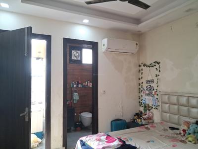 Bedroom Image of 1250 Sq.ft 3 BHK Builder Floor for sale in Ramesh Nagar New Delhi for Rs. 25000000