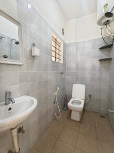 Bathroom Image of 650 Sq.ft 1 BHK Builder Floor for rent in HSR Layout Bengaluru for Rs. 22000