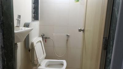 Bathroom Image of 610 Sq.ft 1 BHK Apartment / Flat for rent in Haware Citi, Kasarvadavali Thane for Rs. 15999