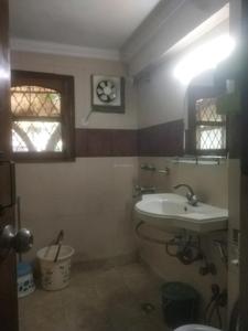 Common Bathroom Image of 1800 Sq.ft 3 BHK Apartment / Flat for rent in Vasant Kunj New Delhi for Rs. 80000
