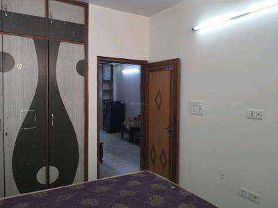 Bedroom Image of 750 Sq.ft 2 BHK Builder Floor for rent in Shalimar Bagh New Delhi for Rs. 23000