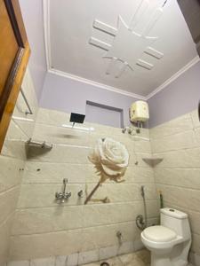 Bathroom Image of 2500 Sq.ft 2 BHK Builder Floor for rent in Jhajra Dehradun for Rs. 15000