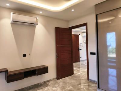 Bedroom Image of 2000 Sq.ft 3 BHK Builder Floor for sale in Ansal Versalia, Sector 67 Gurgaon for Rs. 30500000