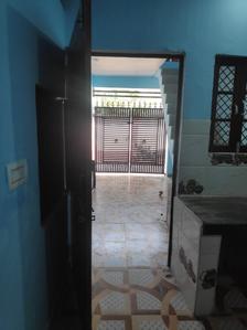 Bathroom Image of 650 Sq.ft 2 BHK Builder Floor for rent in Alambagh Lucknow for Rs. 7500