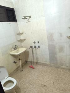 Image of 810 Sq.ft 3 BHK Builder Floor for rent in Dwarka Mor, New Delhi for Rs. 18000
