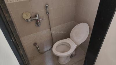 Bathroom Image of 650 Sq.ft 1 BHK Apartment / Flat for rent in Magarpatta Heliconia, Hadapsar Pune for Rs. 24000