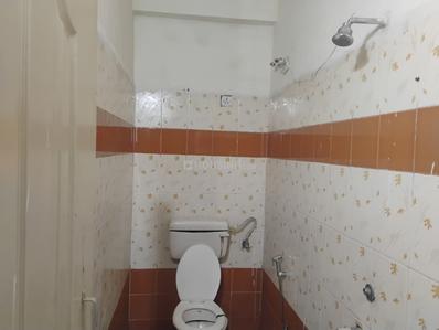 Bathroom Image of 700 Sq.ft 2 BHK Apartment / Flat for rent in Scheme 103 Indore for Rs. 14000