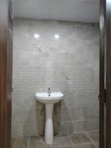 Common Bathroom Image of 1050 Sq.ft 2 BHK Apartment / Flat for sale in Titania Residency , Phi IV Greater Noida for Rs. 6300100