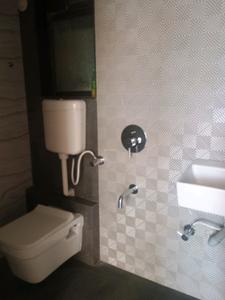 Common Bathroom Image of 680 Sq.ft 1 BHK Apartment / Flat for rent in Kalyan East Kalyan for Rs. 15000