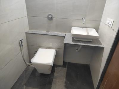 Bathroom Image of 1900 Sq.ft 3 BHK Apartment / Flat for rent in Chhani Vadodara for Rs. 18000