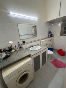 Bathroom Image of 2200 Sq.ft 3 BHK Apartment / Flat for sale in Colaba Mumbai for Rs. 100000000