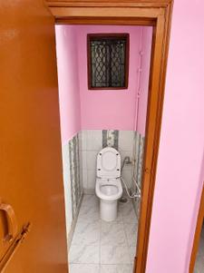 Bathroom Image of 325 Sq.ft 1 BHK Builder Floor for rent in Uttam Nagar New Delhi for Rs. 6000