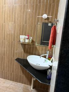 Bathroom Image of 2800 Sq.ft 5 BHK Independent House for rent in Lohegaon Pune for Rs. 85000
