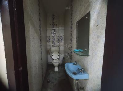Bathroom Image of 1306 Sq.ft 2 BHK Builder Floor for rent in Gujranwala Town New Delhi for Rs. 35000