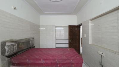 Bedroom Image of 700 Sq.ft 2 BHK Apartment / Flat for rent in Pitampura New Delhi for Rs. 20000