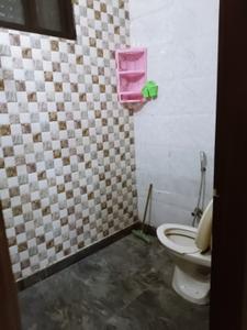 Bathroom Image of 900 Sq.ft 2 BHK Builder Floor for rent in Ashok Nagar New Delhi for Rs. 26000