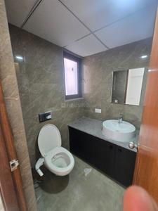 Bathroom Image of 2300 Sq.ft 3 BHK Apartment / Flat for rent in Indraprasth Greens, Shyamal Ahmedabad for Rs. 50000