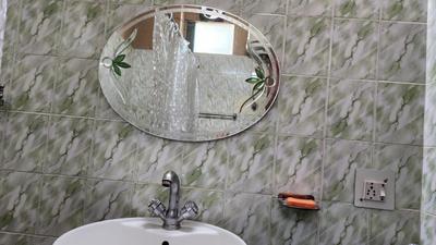 Bathroom Image of 1800 Sq.ft 2 BHK Builder Floor for rent in DLF City Phase 1, DLF Phase 1 Gurgaon for Rs. 45000