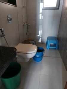 Common Bathroom Image of 1000 Sq.ft 2 BHK Apartment / Flat for sale in Amanora Neo Towers, Amanora Park Town Pune for Rs. 14850000