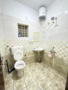 Bathroom Image of 700 Sq.ft 1 BHK Independent House for rent in Teachers Colony Bengaluru for Rs. 19000
