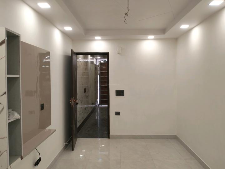3 BHK 1500 Sqft Independent Floor for sale at Shalimar Bagh, New Delhi Property ID 14728944