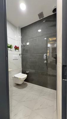 Bathroom Image of 450 Sq.ft 1 BHK Builder Floor for sale in Dwarka Mor New Delhi for Rs. 2500000