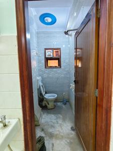 Bathroom Image of 1000 Sq.ft 3 BHK Builder Floor for rent in New Ashok Nagar New Delhi for Rs. 25000