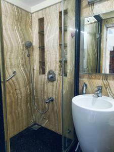 Bathroom Image of 3500 Sq.ft 4 BHK Apartment / Flat for rent in Wadhwa Vijay Golden Peak, Khar West Mumbai for Rs. 500000