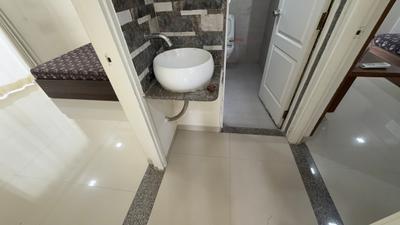 Image of 1215 Sq.ft 2 BHK Apartment / Flat for rent in Kavish Karnavati Riviera, New Maninagar, Ahmedabad for Rs. 25000
