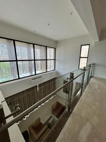 Tata Avenida Main Image 1