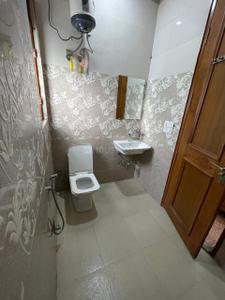 Bathroom Image of 1560 Sq.ft 2 BHK Builder Floor for rent in Sector 46 Gurgaon for Rs. 38000