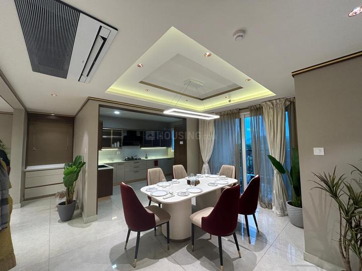 Global Iconica Capitol And The Crown Main Image 1