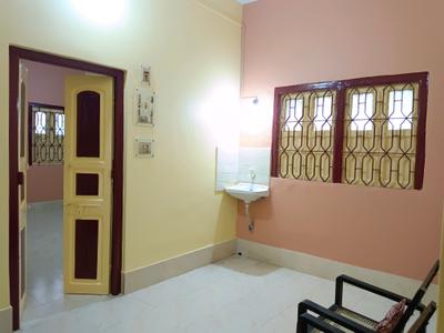 Living Room Image of 630 Sq.ft 2 BHK Builder Floor for rent in Purba Barisha Kolkata for Rs. 10000