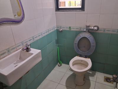 Bathroom Image of 900 Sq.ft 2 BHK Apartment / Flat for rent in Thane West Thane for Rs. 35000