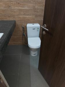 Common Bathroom Image of 1200 Sq.ft 3 BHK Apartment / Flat for sale in Kalpataru Magnus, Bandra East Mumbai for Rs. 72800000