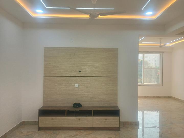 Hallmark Skyrena Main Image 1