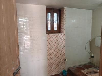 Bathroom Image of 600 Sq.ft 2 BHK Builder Floor for rent in Matwari Hazaribagh for Rs. 7500