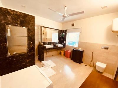 Bedroom Image of 12500 Sq.ft 10 BHK Villa for sale in Sainik Farm New Delhi for Rs. 220000000