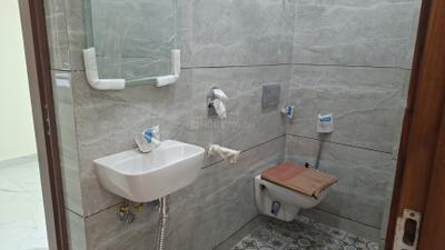 Bedroom Image of 1100 Sq.ft 3 BHK Apartment / Flat for sale in Vikaspuri New Delhi for Rs. 15000000
