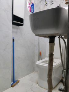 Common Bathroom Image of 975 Sq.ft 2 BHK Apartment / Flat for sale in Vasundhara Ghaziabad for Rs. 9800000