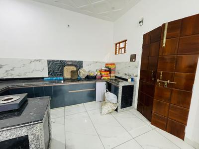 Kitchen Image of 1300 Sq.ft 3 BHK Independent House for rent in Preet Vihar Hapur for Rs. 15000