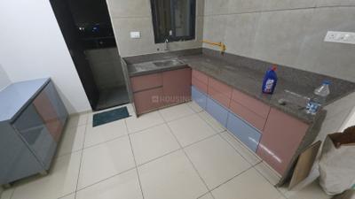 Kitchen Image of 900 Sq.ft 3 BHK Apartment / Flat for rent in Panchshil Nihir, Paldi Ahmedabad for Rs. 31000