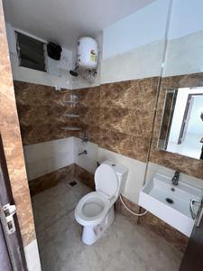 Bathroom Image of 800 Sq.ft 2 BHK Apartment / Flat for rent in Dream New Race Course, Pipliya Kumar Indore for Rs. 23000
