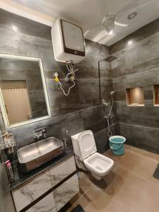 Bathroom Image of 900 Sq.ft 2 BHK Builder Floor for rent in Lajpat Nagar New Delhi for Rs. 75000